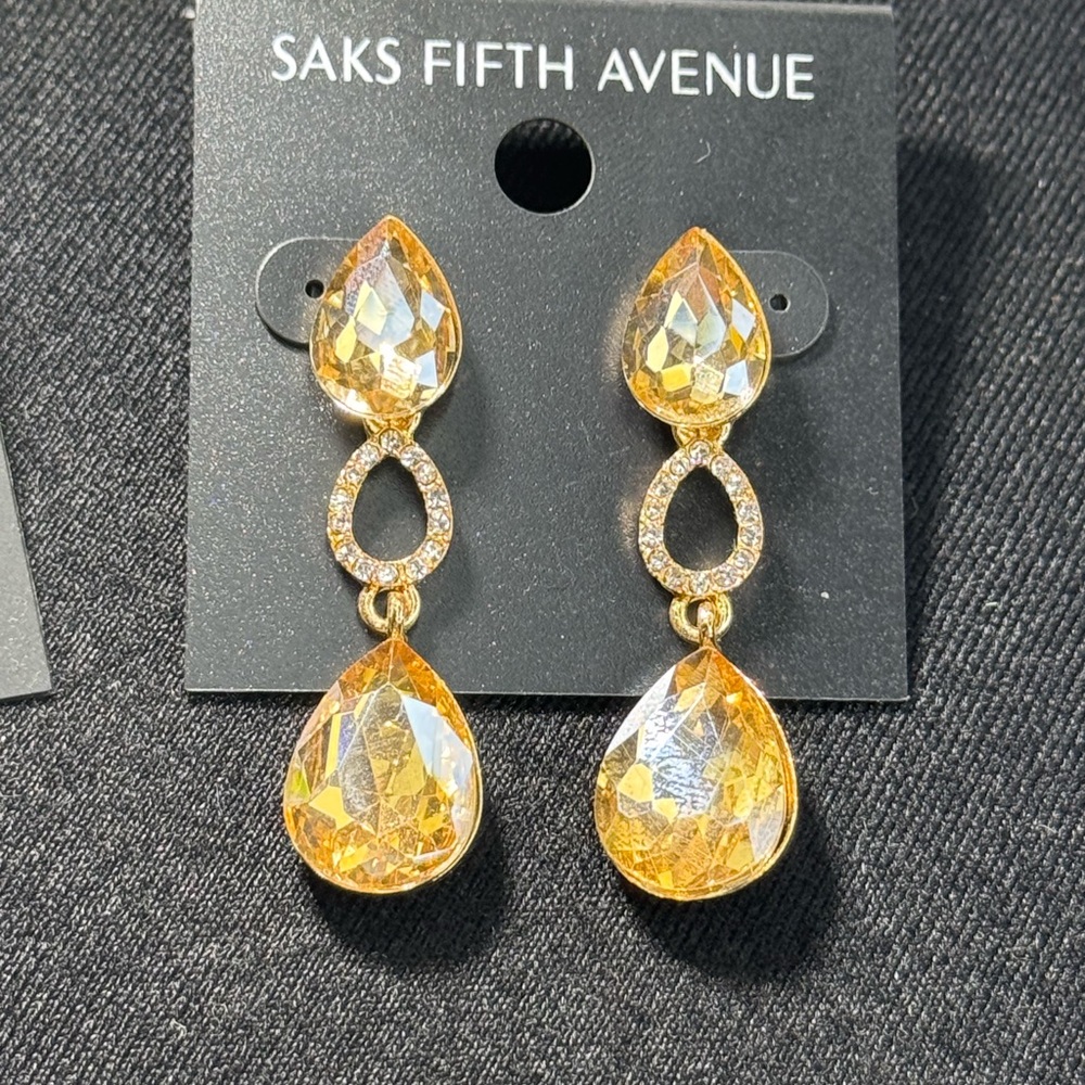 Simply Elegant Saks Fifth Avenue Champagne Teardrop Crystal Dangle Statement Ear